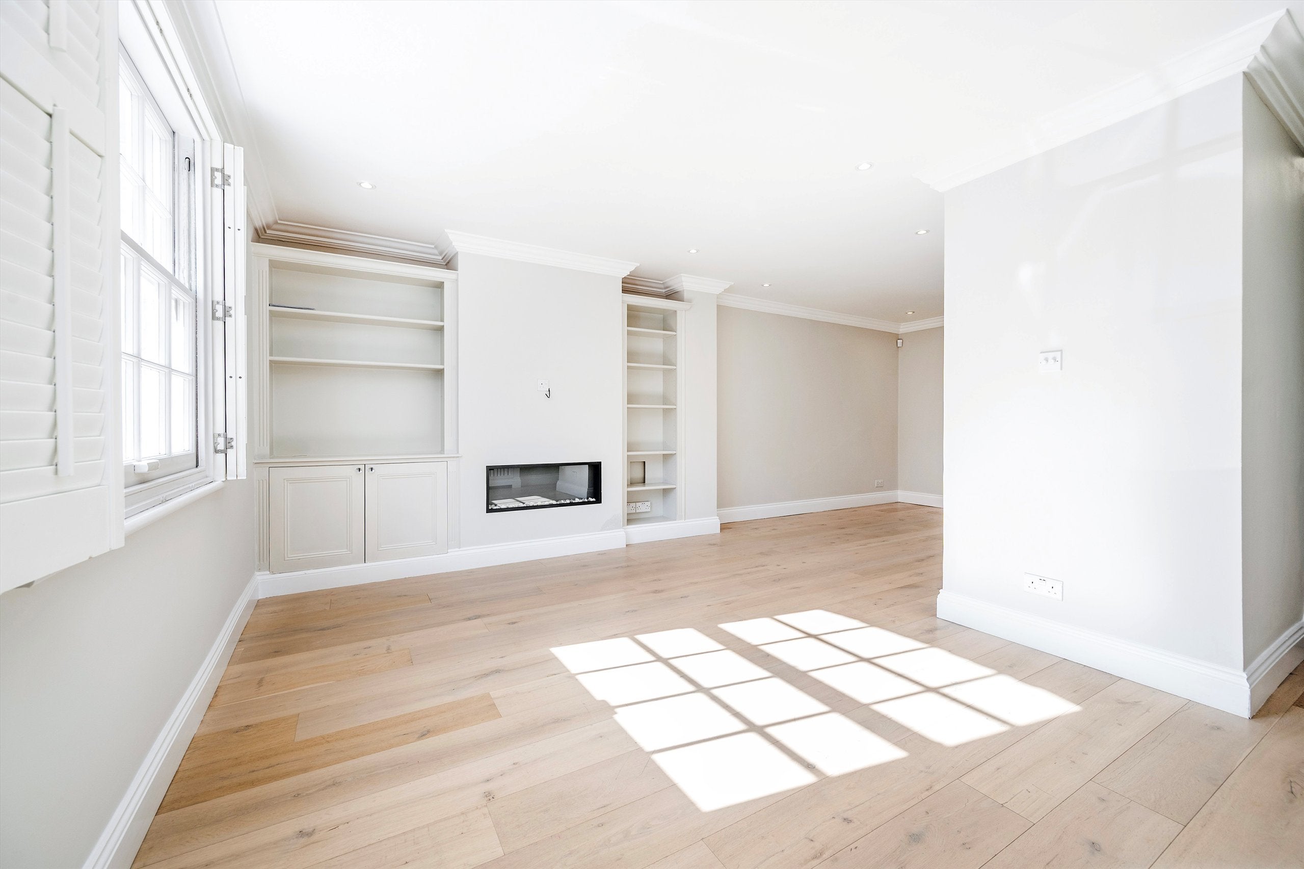 Flat Mossop Street in Greater London