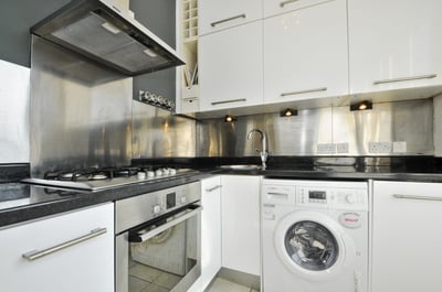 House Dorville Crescent in Greater London