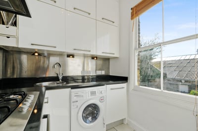House Dorville Crescent in Greater London