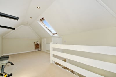 House Dorville Crescent in Greater London