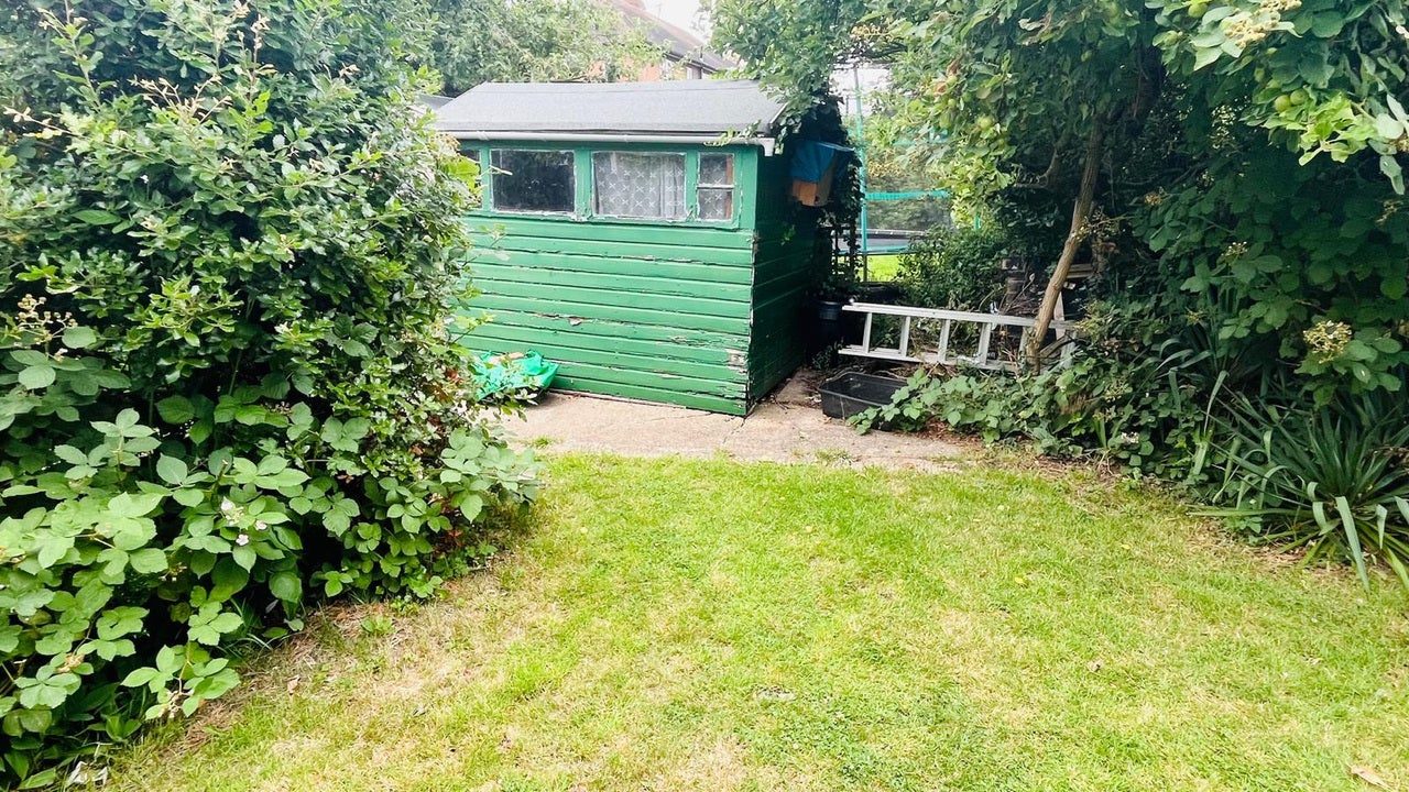 Flat Cavendish Avenue in Greater London