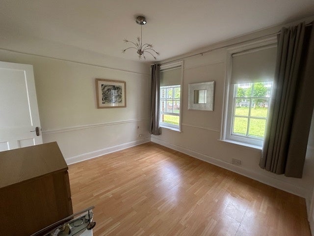 Flat Mottingham Road in Greater London