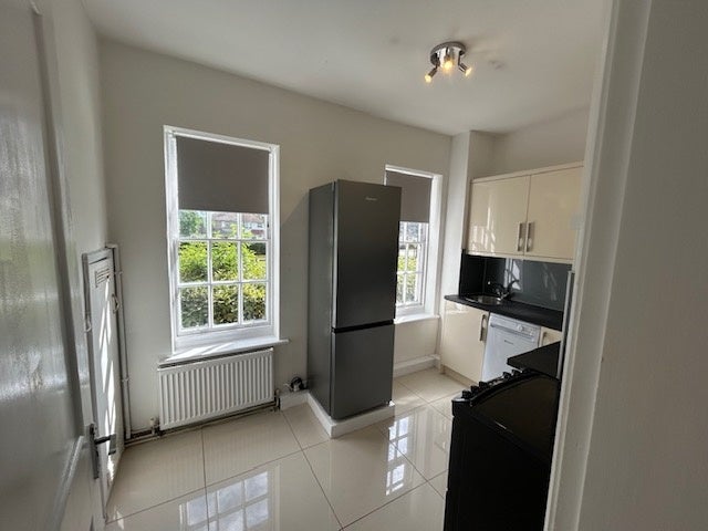 Flat Mottingham Road in Greater London