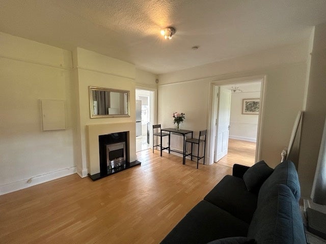 Flat Mottingham Road in Greater London