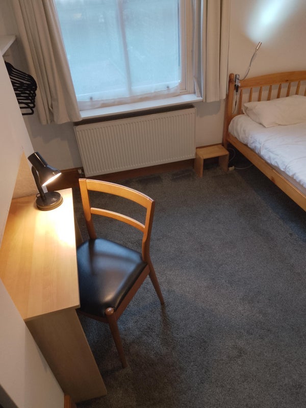 Room Robertson Street in Greater London