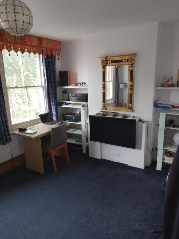 Room Robertson Street in Greater London