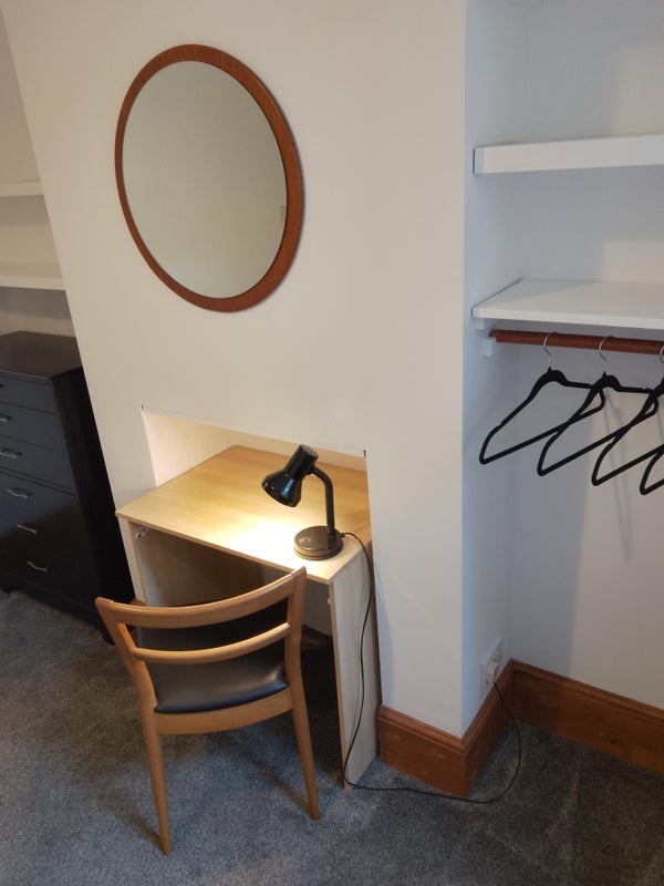 Room Robertson Street in Greater London