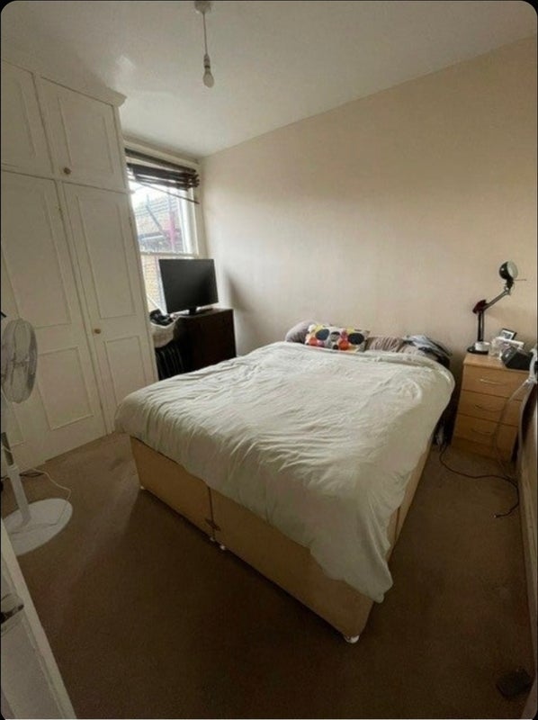 Room Garratt Lane in Greater London