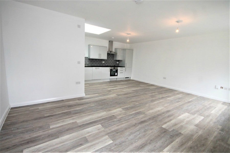 Flat Stanmore Hill in Greater London
