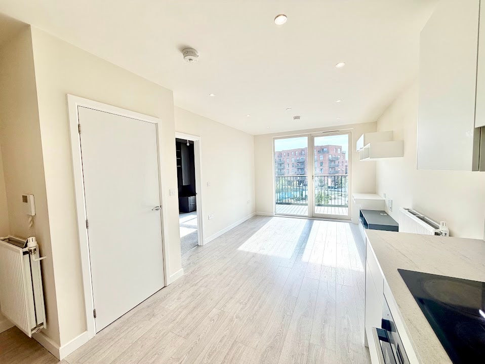 Flat Hargrave Drive in Greater London