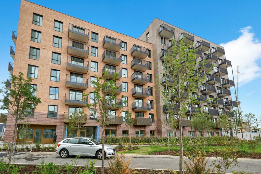 Flat Hargrave Drive in Greater London