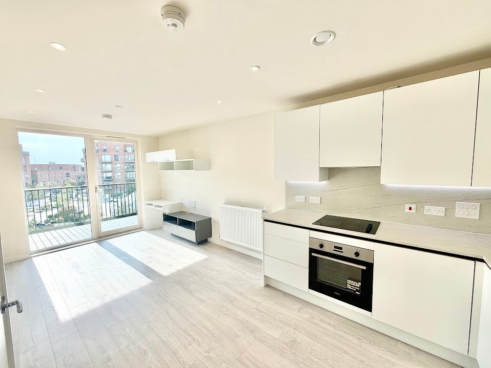Flat Hargrave Drive in Greater London