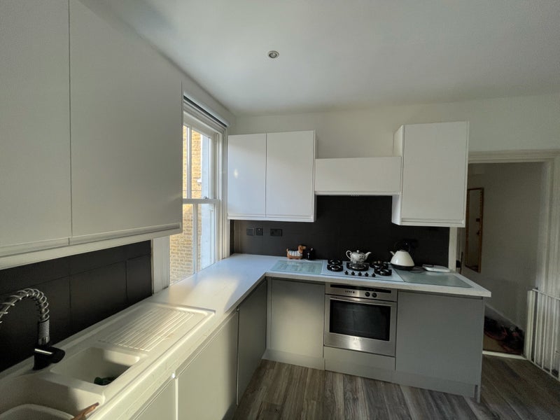 Flat Sedlescombe Road in Greater London