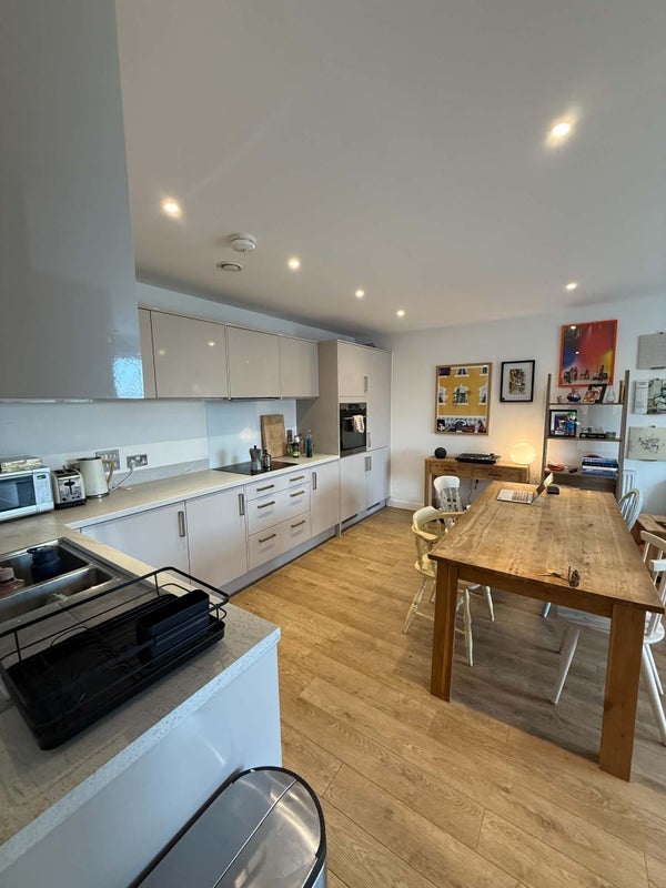 Flat Lomond Grove in Greater London
