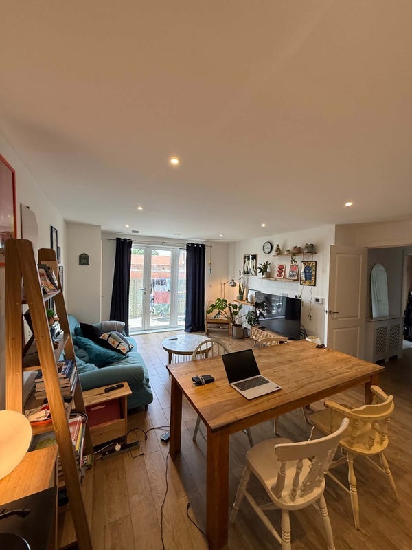 Flat Lomond Grove in Greater London
