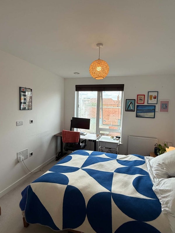 Flat Lomond Grove in Greater London