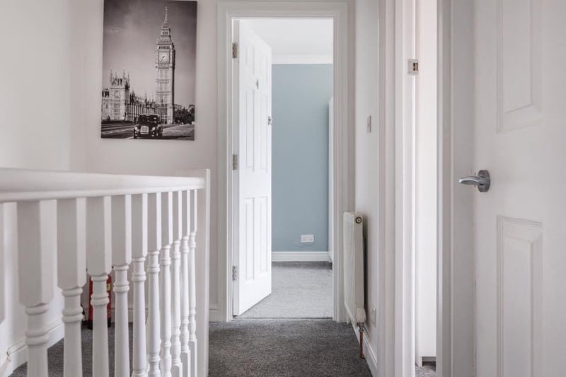 Room Peacock Walk in Crawley