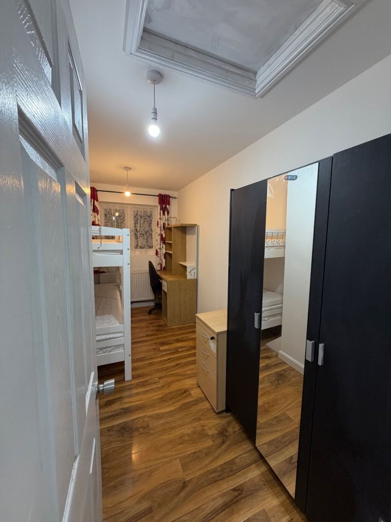 House Leafield Rise in Milton Keynes