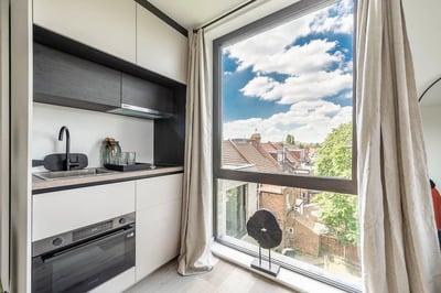 Flat Greenhill Way in Greater London