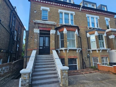 Flat Cavendish Road in Greater London