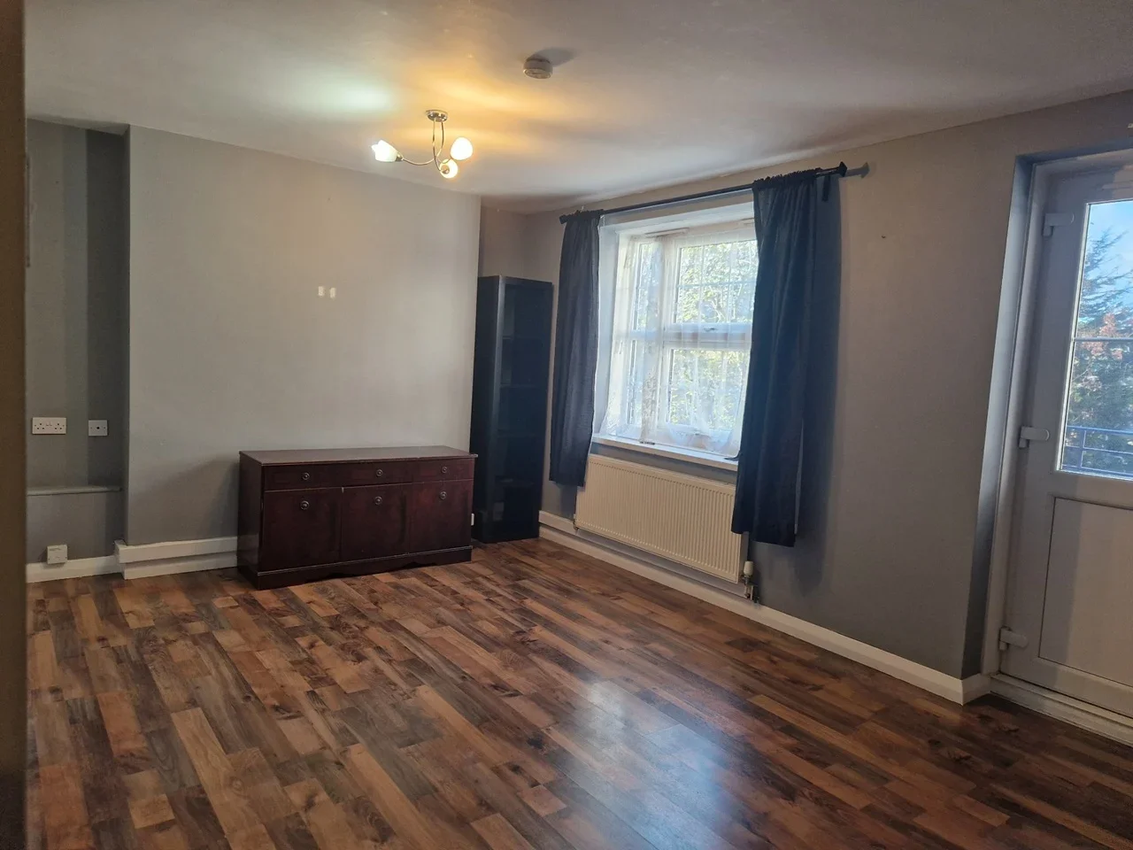 Flat Glebe Court in Greater London