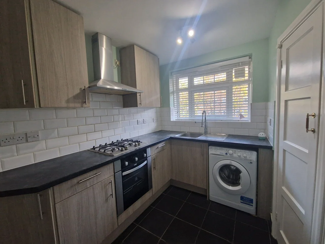Flat Glebe Court in Greater London