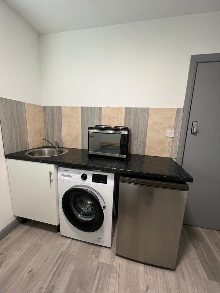 Room Mandeville Road in Greater London