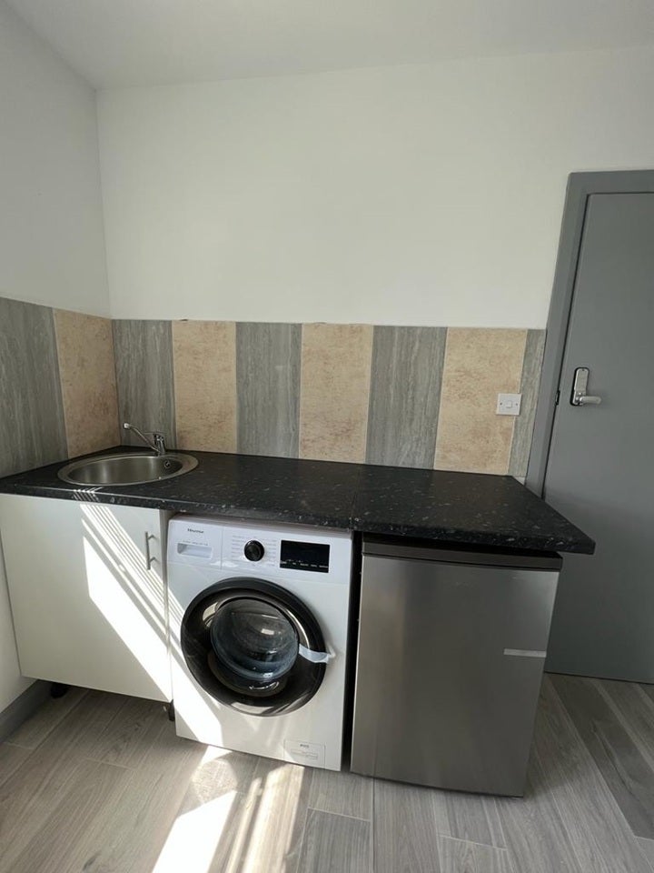 Room Mandeville Road in Greater London
