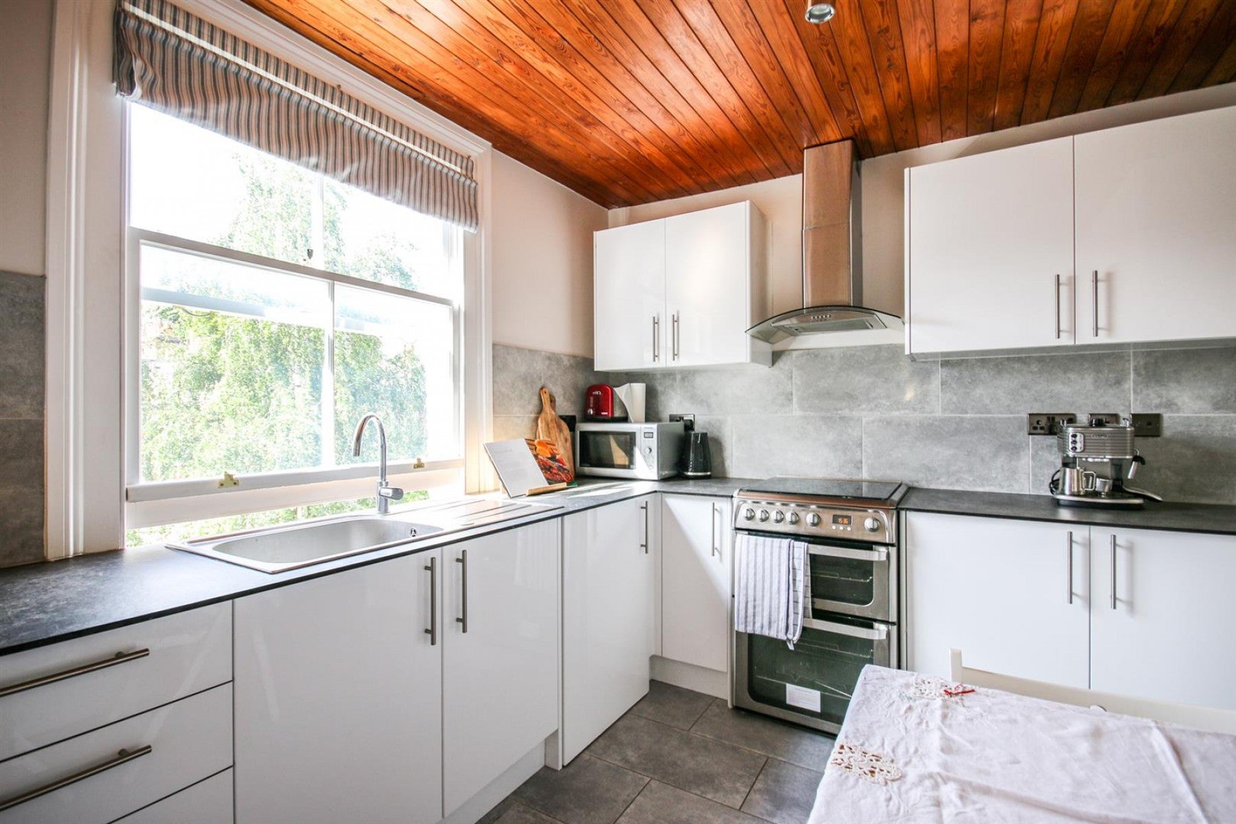 Flat Sotheby Road in Greater London
