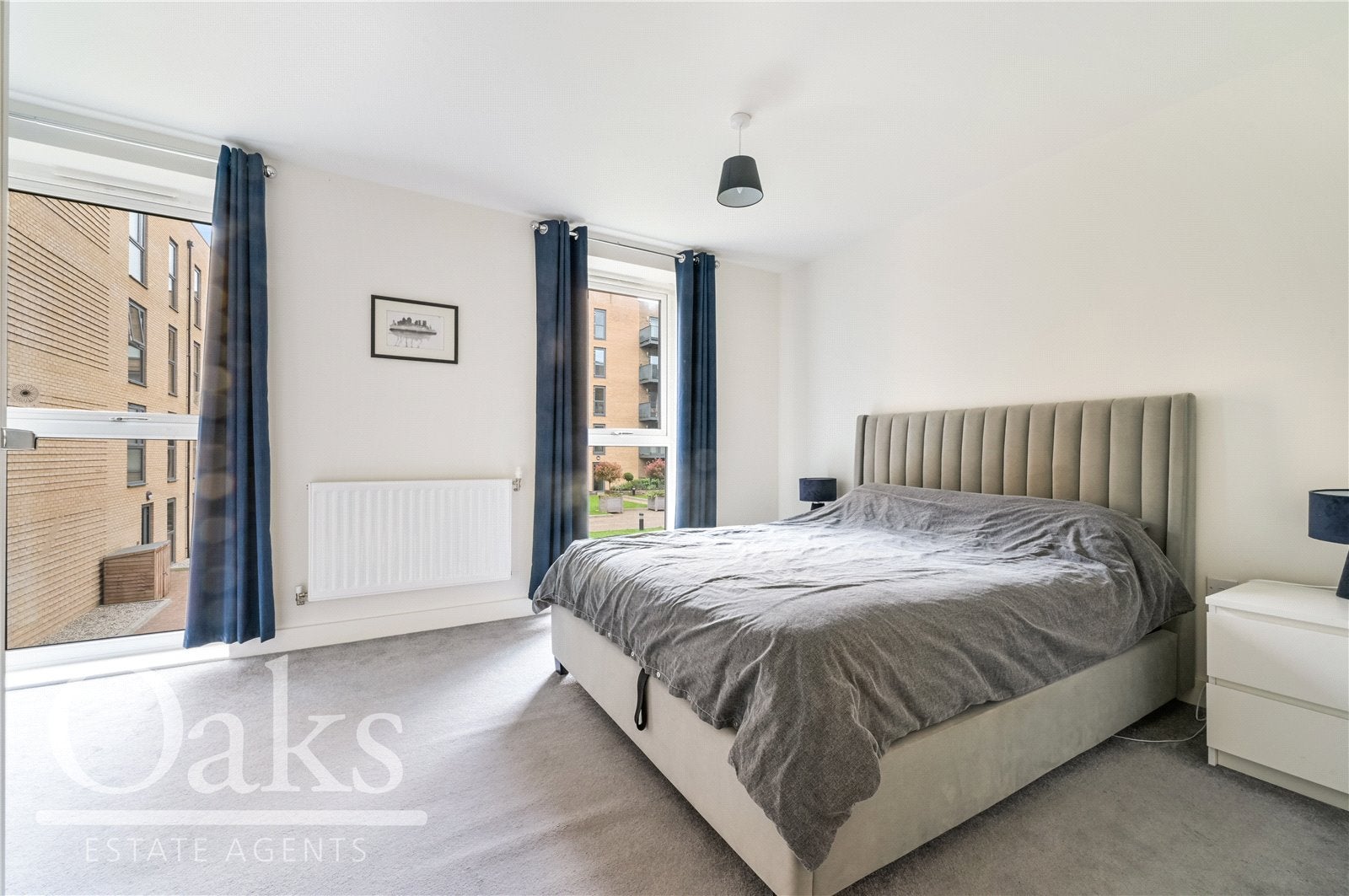 Flat Apple Yard in Greater London