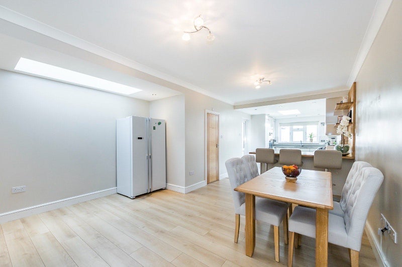 Room Shaftesbury Road in Greater London