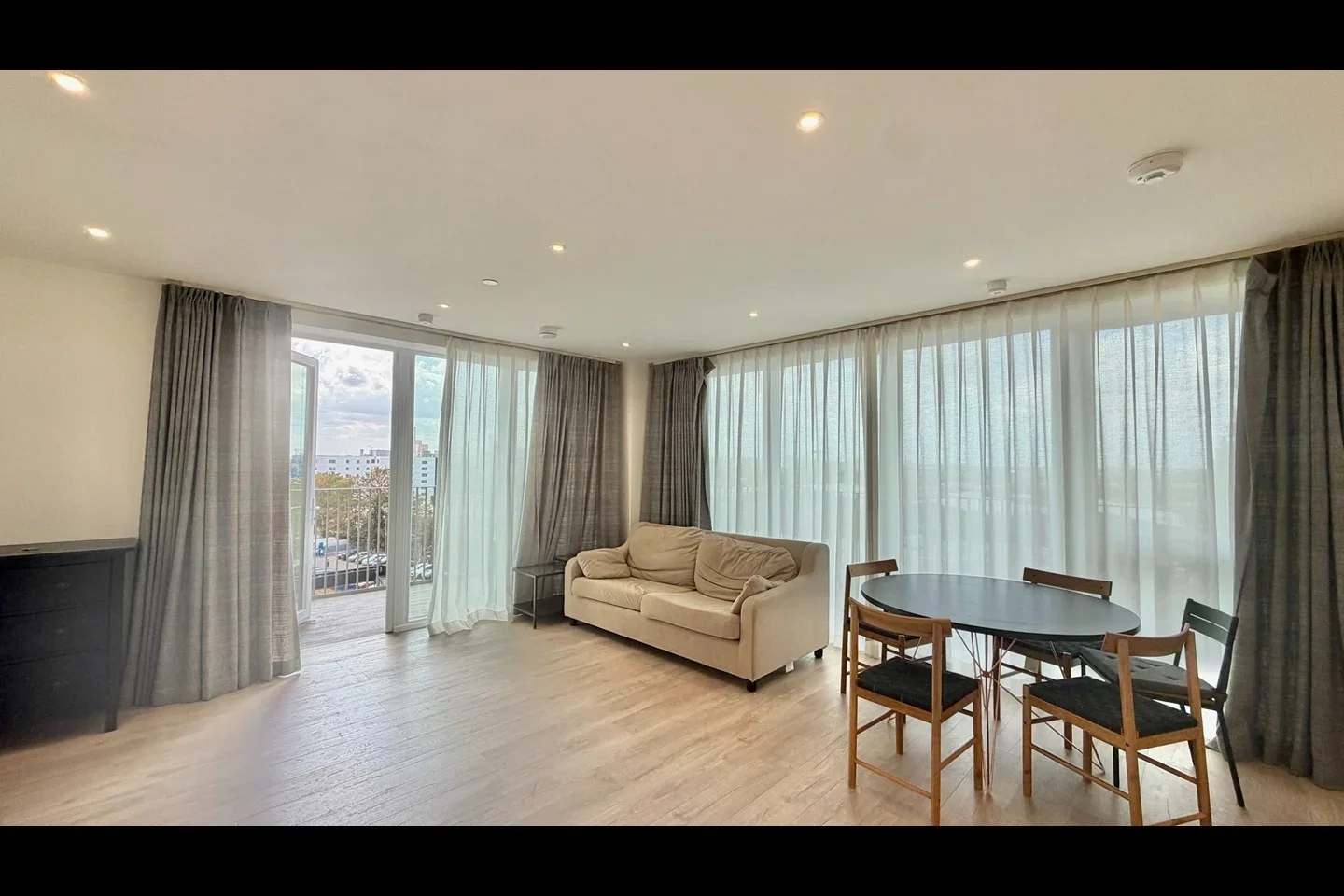 Flat Abbeydale Road in Greater London