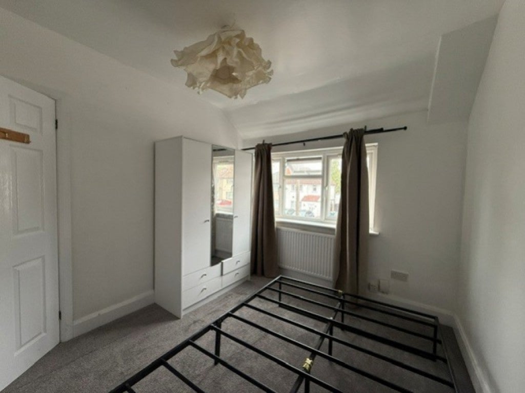 Flat Hampden Road in Greater London