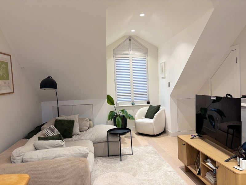 Flat Eastcombe Avenue in Greater London
