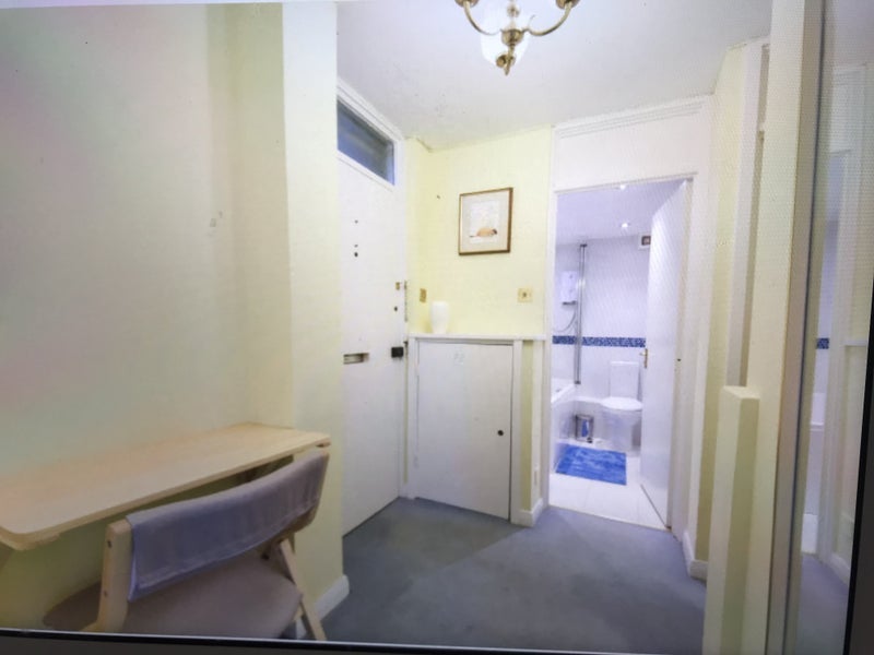 Flat Finborough Road in Greater London