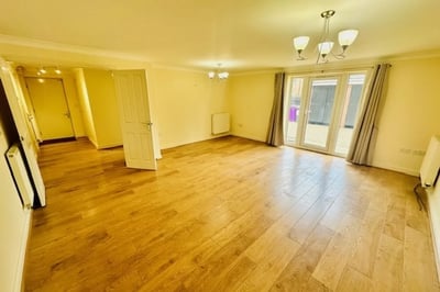 Flat Bath Road in Maidenhead