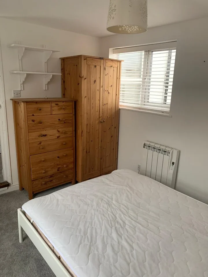 Flat Saint Lukes Road in Maidenhead