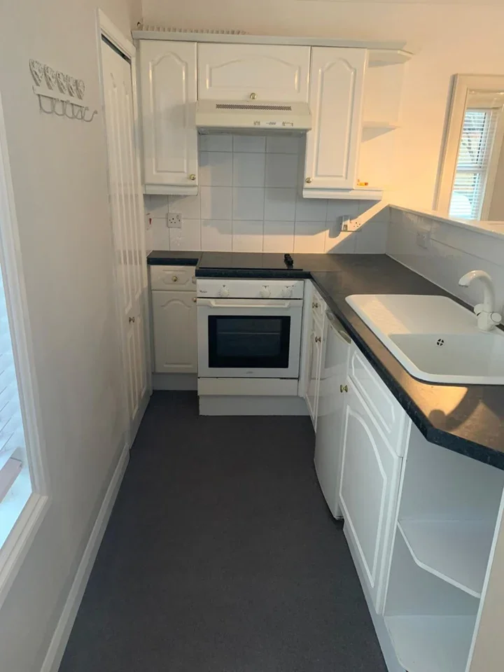 Flat Saint Lukes Road in Maidenhead