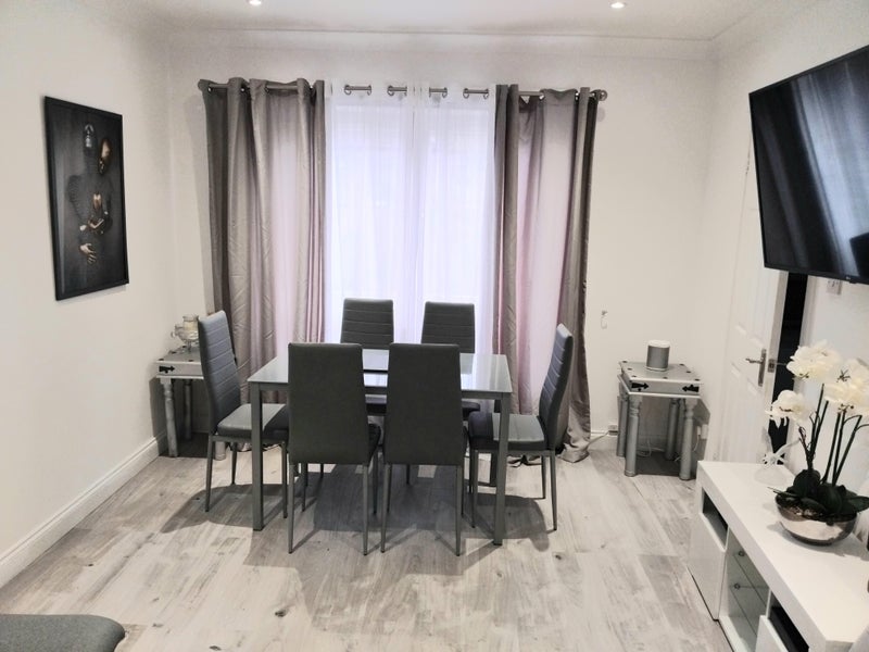Room Kingsbridge Drive in Rutherglen