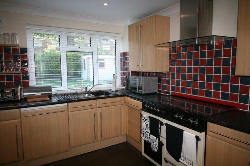 Room The Pasture in Crawley