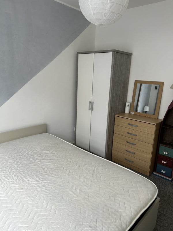 Room Tennyson Road in Greater London