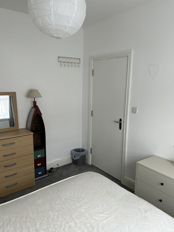 Room Tennyson Road in Greater London