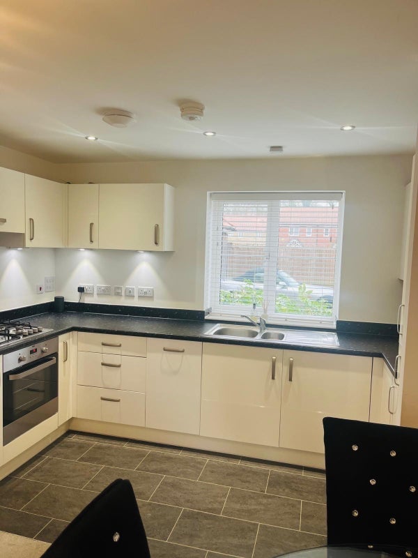 Room Newland Avenue in East Hertfordshire