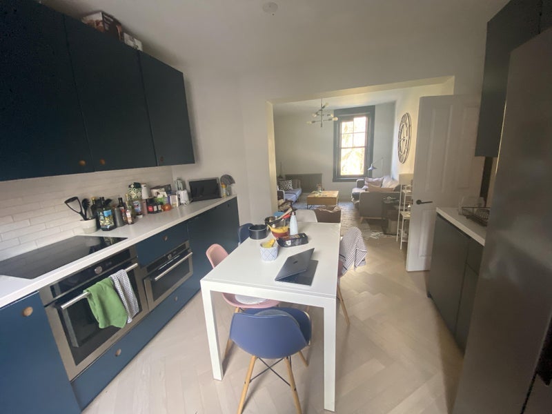 Room Calvert Avenue in Greater London