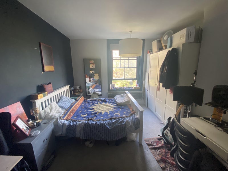 Room Calvert Avenue in Greater London