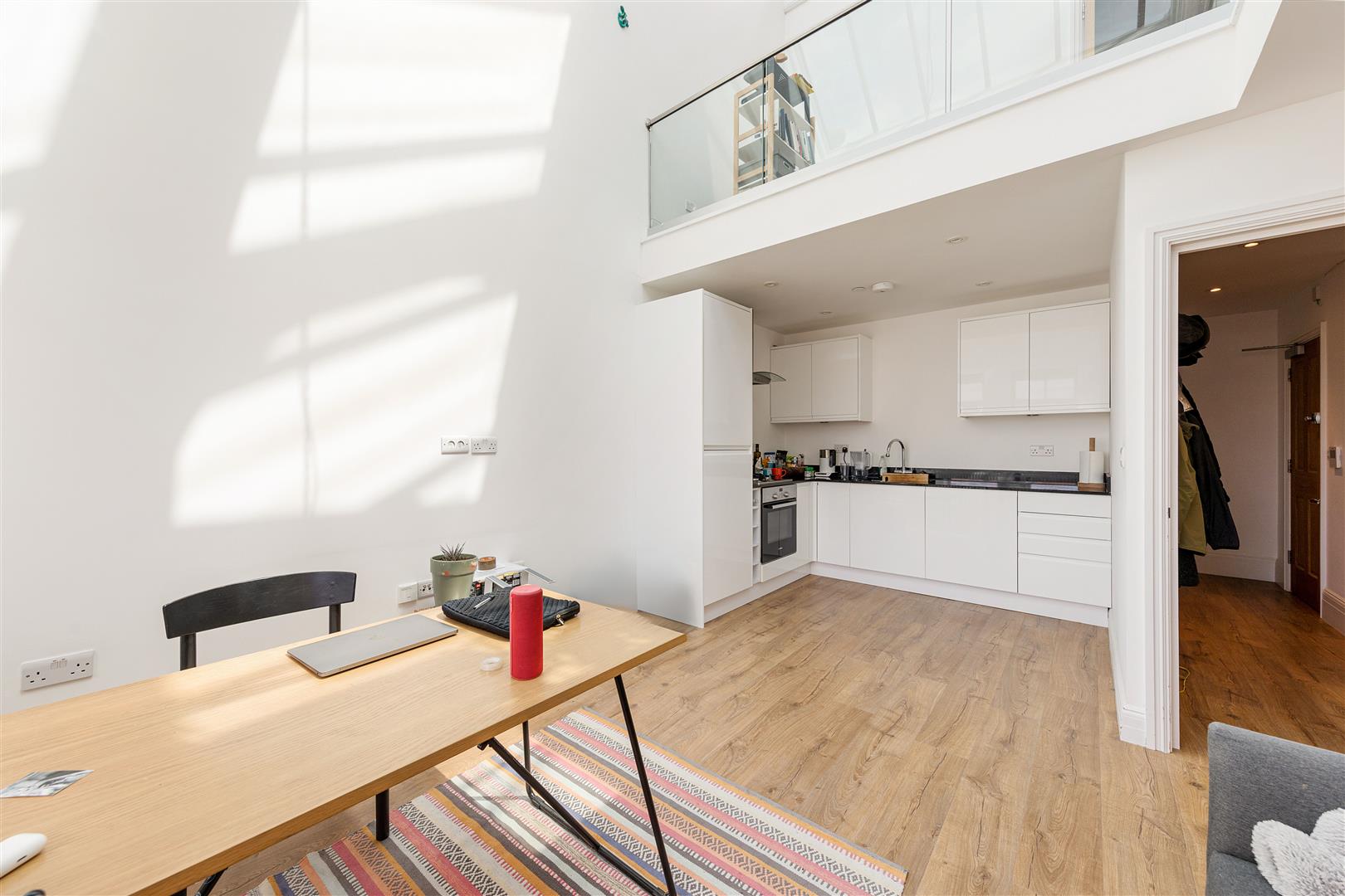 Flat Adelaide Road in Greater London