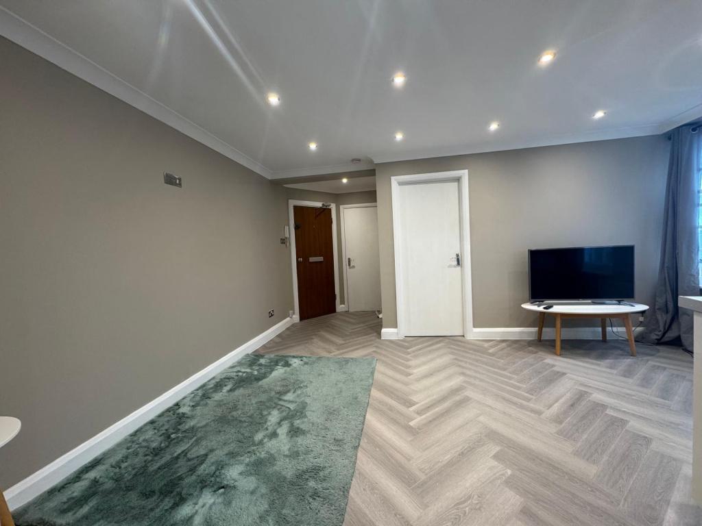Flat Inverness Terrace in City of Westminster