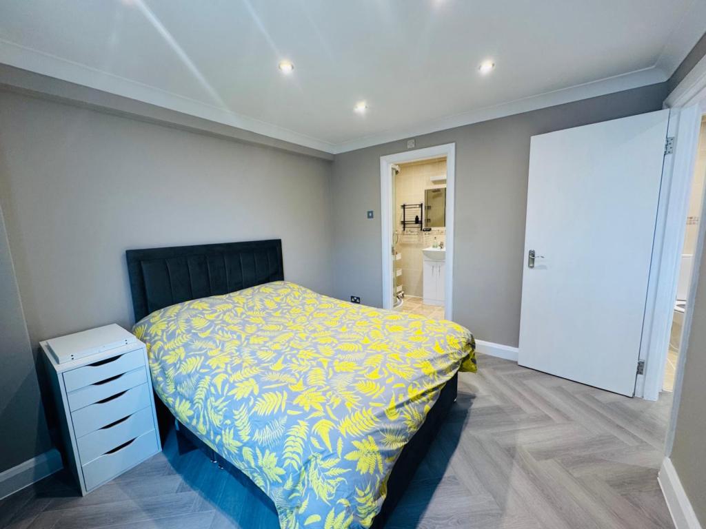 Flat Inverness Terrace in City of Westminster