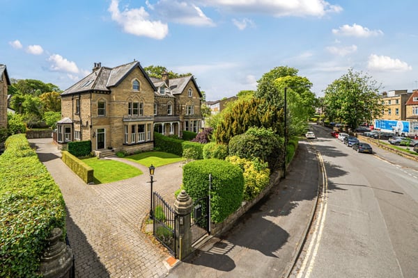 House Queens Road in Harrogate