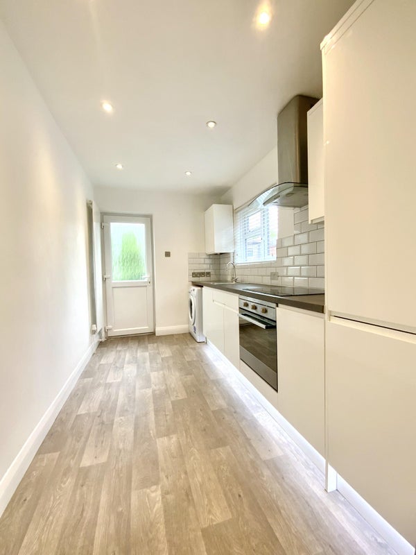 Flat Shorndean Street in Greater London